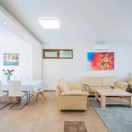 Silver Villa *