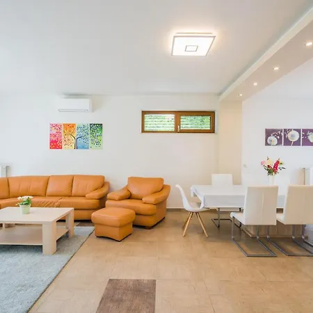 Villa Silver